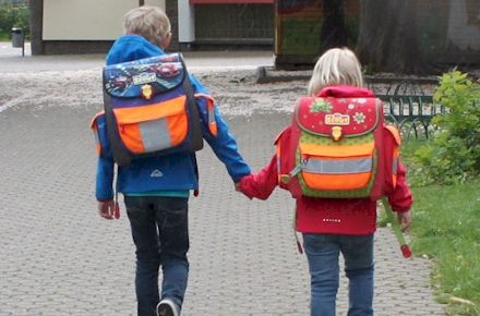 Bild von Mädchen und Junge